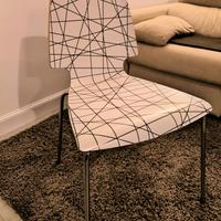 2 sedie moderne a 10€ ciascuna