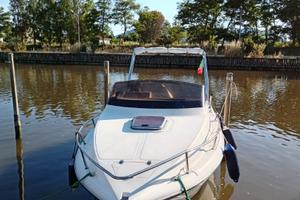 Barca con motore 4 tempi