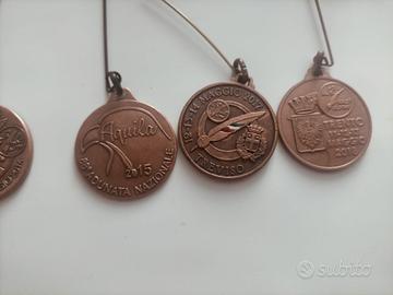 medagliette adunata alpini+bicchiere legno