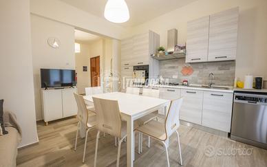 Trilocale ristrutturato con balcone e garage