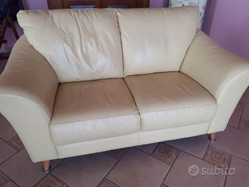 Coppia di divani (2 e 3 posti) in vera pelle