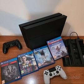 Bundle PS4 + 2 Controller + 4 Giochi + Accessori