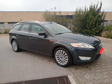 Ford Mondeo Station Wagon modello Ghia