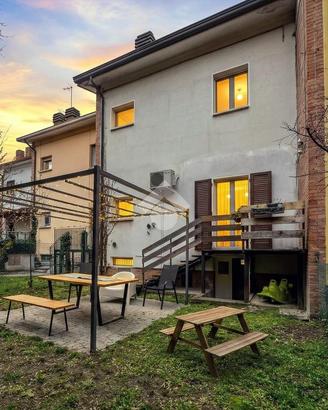 VILLA A SCHIERA A REGGIO NELL'EMILIA