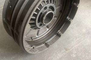 mozzo ruota anteriore moto BMW