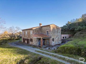 Rustico in posizione rurale