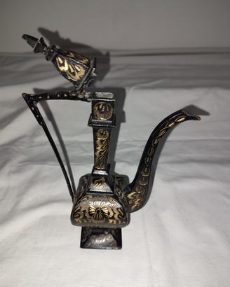 Teiera decorativa vintage in ottone