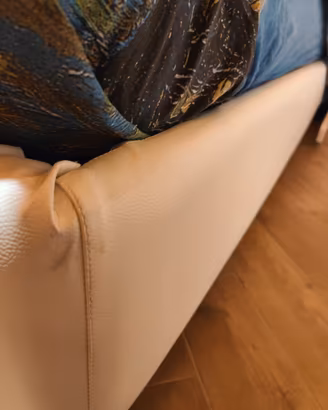 Letto in pelle bianco con contenitore 