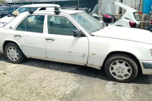 Mercedes w124 e200d ricambi