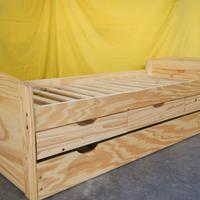 Letto di legno grezzo