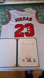 Maglia Jordan autografata titolari Bulls con COA