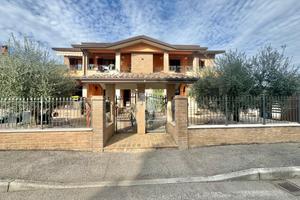 PORZIONE DI TRIFAMILIARE A ASSISI