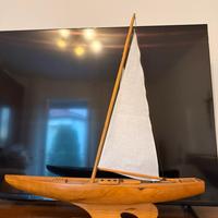 Modellino barca a vela in legno massello 60x70 cm