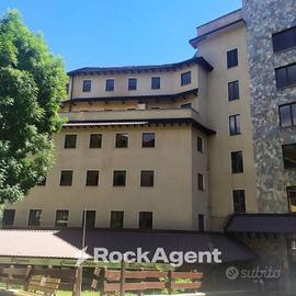 BILOCALE CENTRALE CON POSTO AUTO STAG. ESTIVA