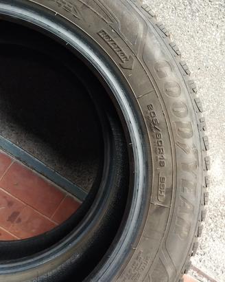 Pneumatici x4 Goodyear usate 50% termiche