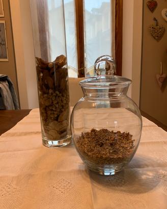 Particolari vasi in vetro contenenti essenze