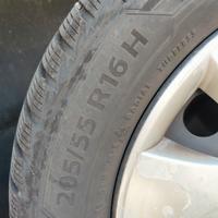 Gomme da neve compreso di cerchi in ferro Wolkswag