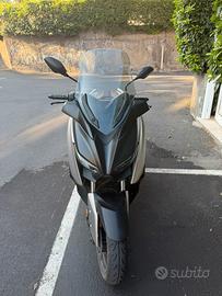 XMAX 400