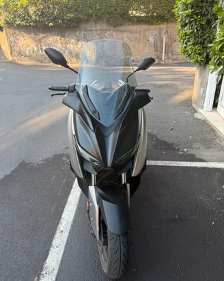 XMAX 400