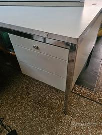 2 tavoli ufficio con cassettiera 