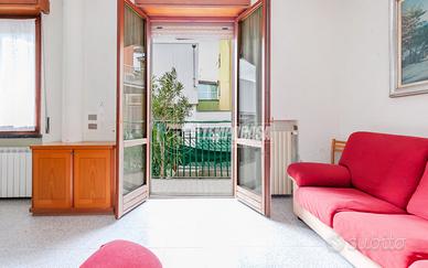 3 LOCALI CON SPAZIO ESTERNO SEMI INDIPENDENTE