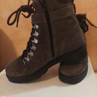 scarponcini in camoscio  colr tortora 