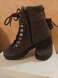 scarponcini in camoscio  colr tortora 