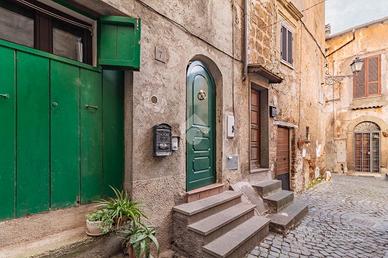 4 LOCALI A SUTRI