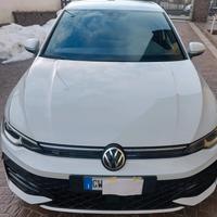 Volkswagen Golf 8 R-Line Plus 2.0 TDI 150 CV DSG