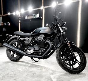 Moto Guzzi V7 III Stone Night Pack