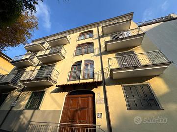 2 LOCALI A CASTELLAMMARE DI STABIA