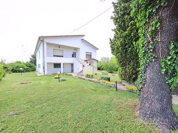CASA SINGOLA CON GIARDINO A PEZZOLI