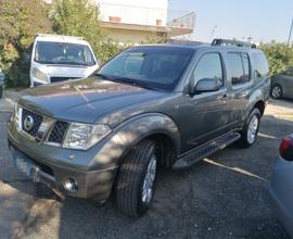 Nissan Pathfinder 2.5 dCi SE