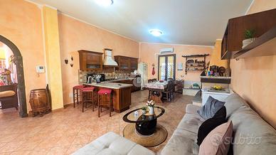 CASA SEMINDIPENDENTE A SOLARUSSA