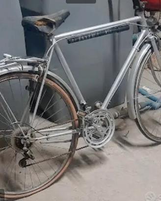 bicicletta vintage con componenti originali
