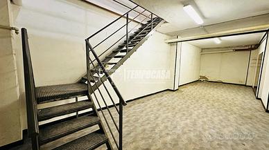 Locale commerciale con vetrina - Piazza Udine / Vi