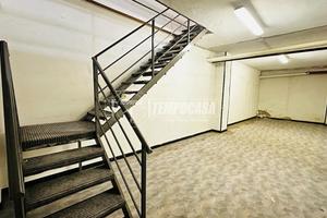 Locale commerciale con vetrina - Piazza Udine / Vi