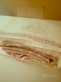 Piccolo lotto biancheria culla