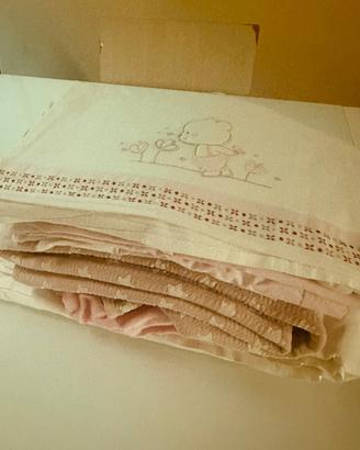 Piccolo lotto biancheria culla