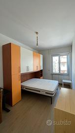 Stanza con letto matrimoniale