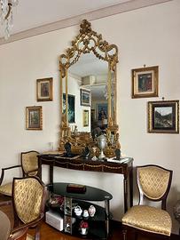 Elegante console con specchiera dorata