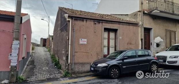 Casa singola con terreno a Piedimonte Etneo