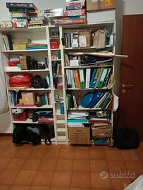 libreria bianca a due scomparti + quello centrale 