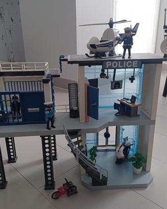 stazione polizia 
con auto moto ed elicottero