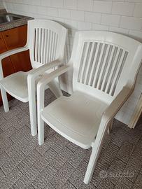 2 poltrone/sedie in resina 