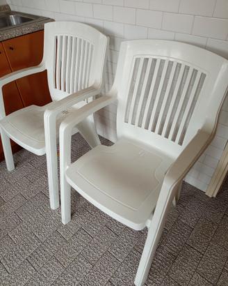 2 poltrone/sedie in resina 