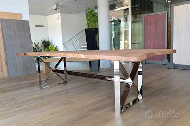 Tavolo in noce con base in acciaio inox