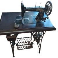 Macchina da cucire Singer antica