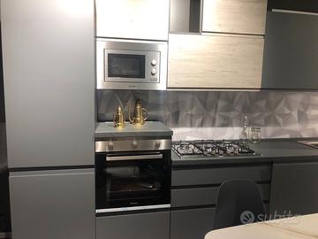 Cucina lineare a prezzo di fabbrica  in svendita