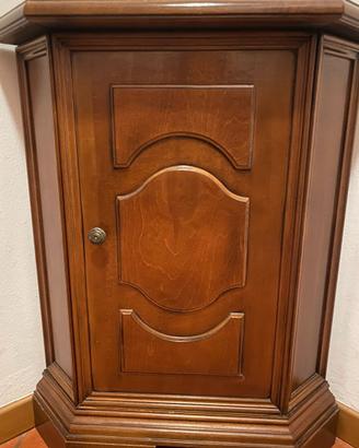 Mobile in legno ad angolo